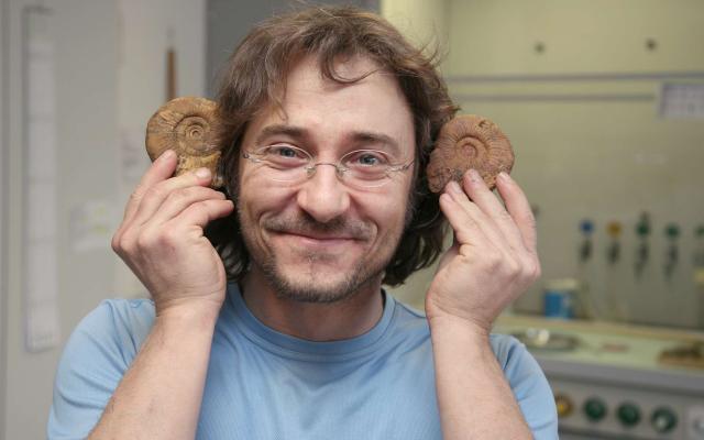 Naturhistorisches Museum Bern, Gino Bernasconi mit Ammonitenohren